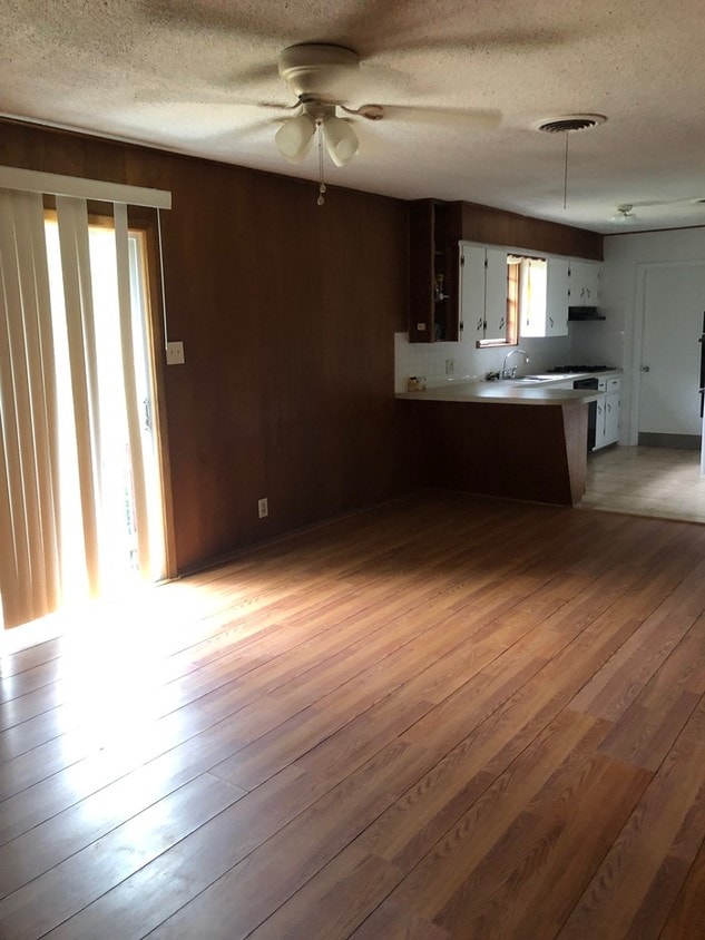 Building Photo - Newly updated home by Waterloo Pool