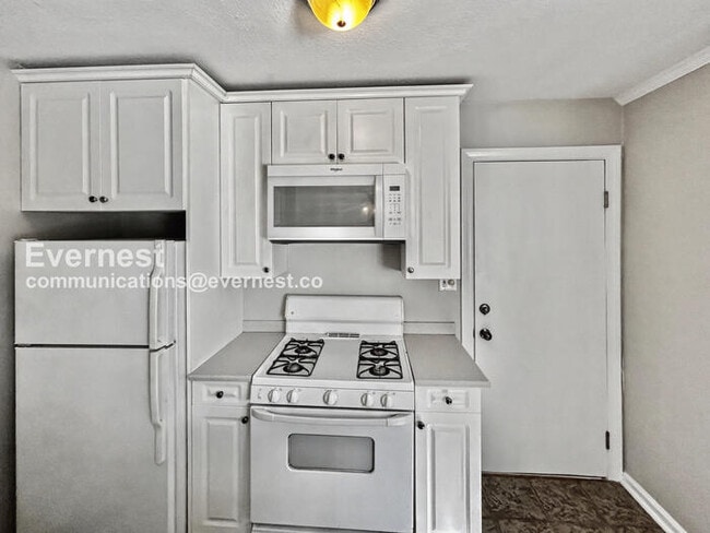 Building Photo - 841 Frederica St NE