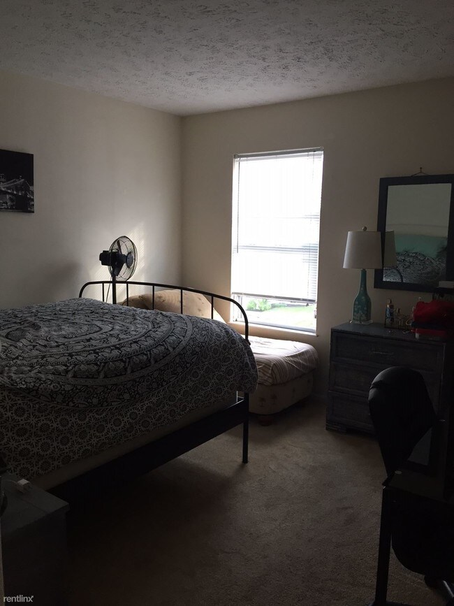 Foto del edificio - 734 Parkbluff Way