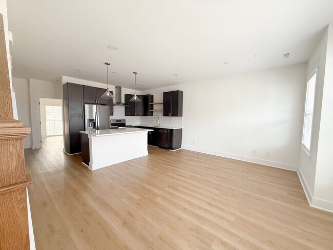 Foto del edificio - Modern 3-Bedroom Home with Flex Room and Resort-Style Amenities at Highbury