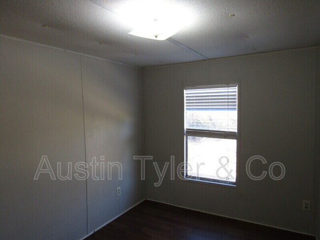 Building Photo - 2167 Fairview Rd