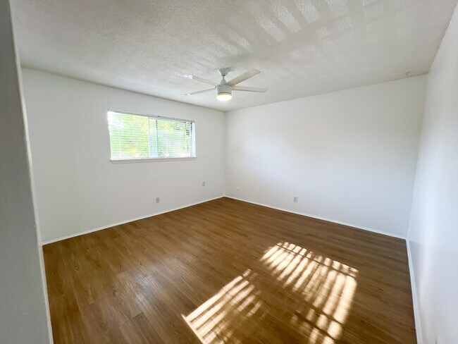 Foto del edificio - 460 Vista Ave