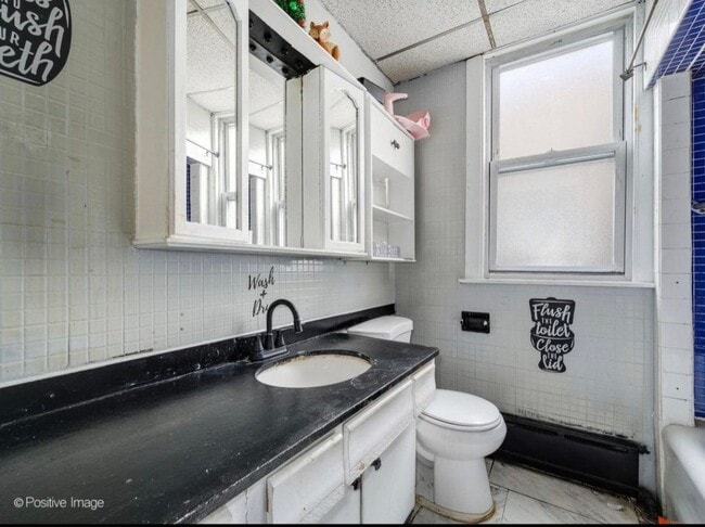 Building Photo - 6423 N Leavitt St