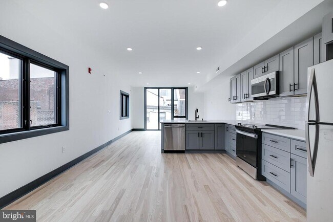 Building Photo - 555 N Lawrence St