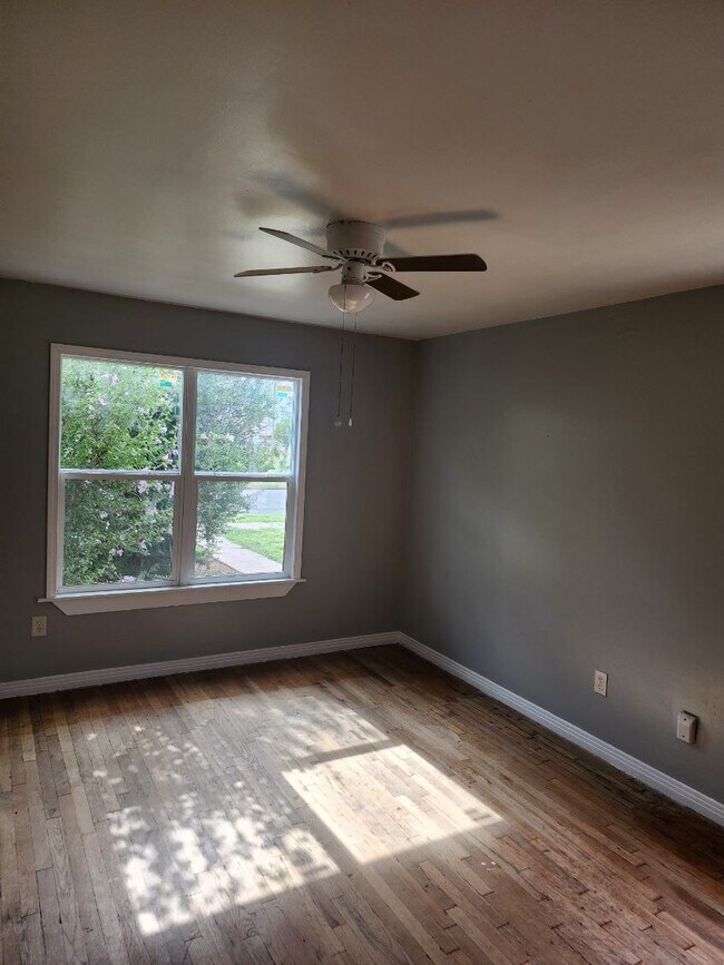 Foto del edificio - 2104 Date Ave