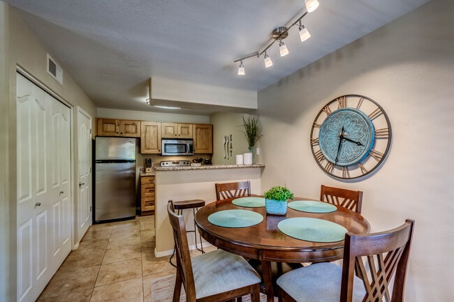 Kitchen - 5751 N Kolb Rd