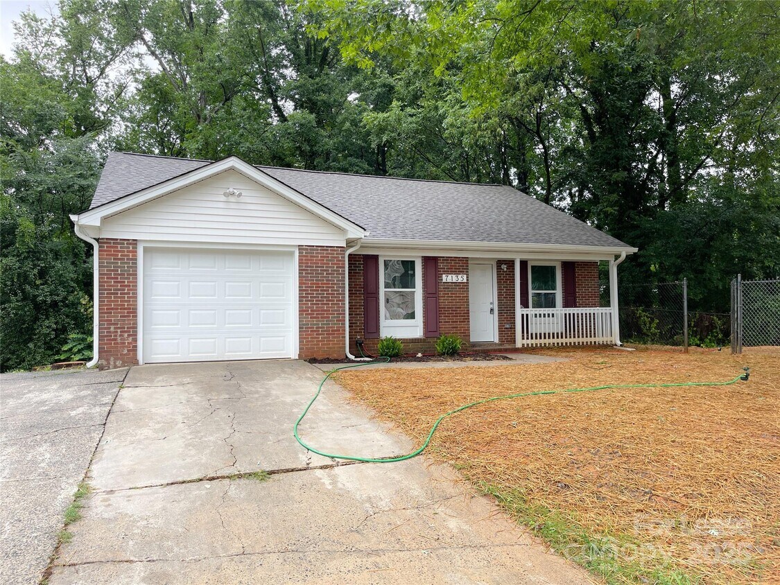 Foto principal - 7135 Ludwig Dr
