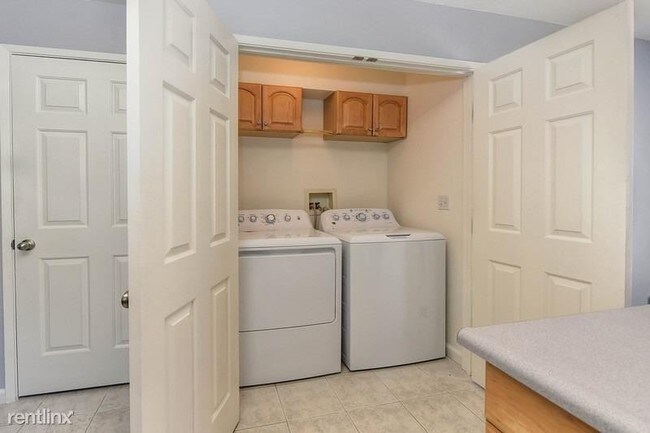 Building Photo - 2 br, 1.5 bath  - 613 19th St Unit B
