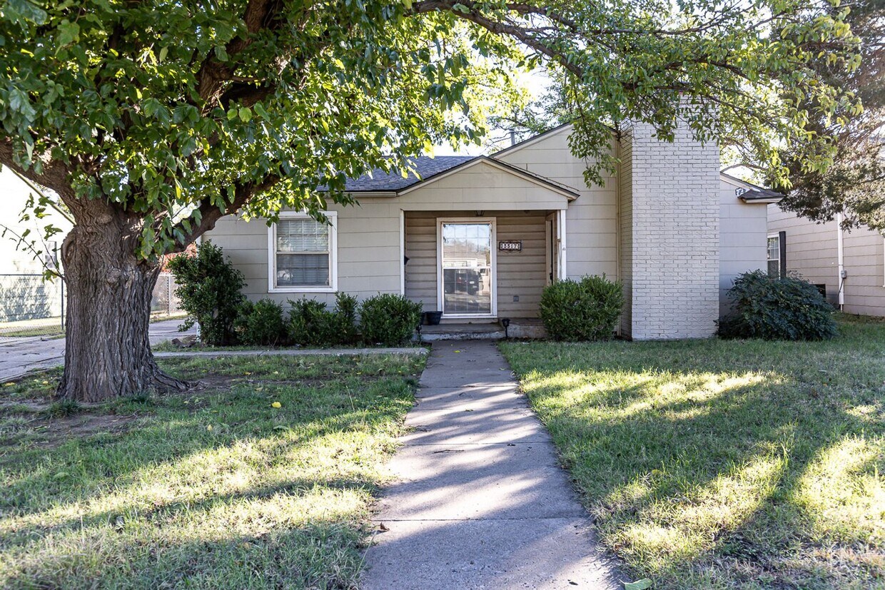 Foto principal - 3-Bedroom Near Texas Tech - Pre-leasing Ma...