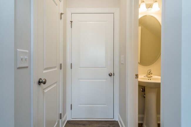 Building Photo - 304 Shale Creek Dr
