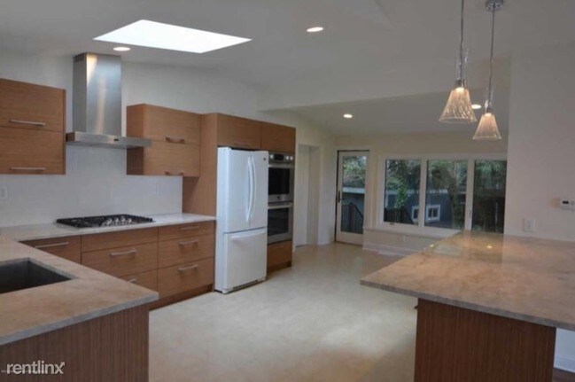 Building Photo - 2 br, 2 bath House - 1 Ballinswood Rd