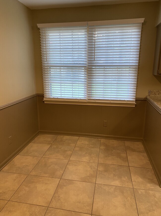 Building Photo - 1224 Merrycrest Dr