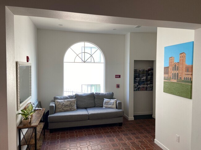 Foto del edificio - 626 Landfair Ave.