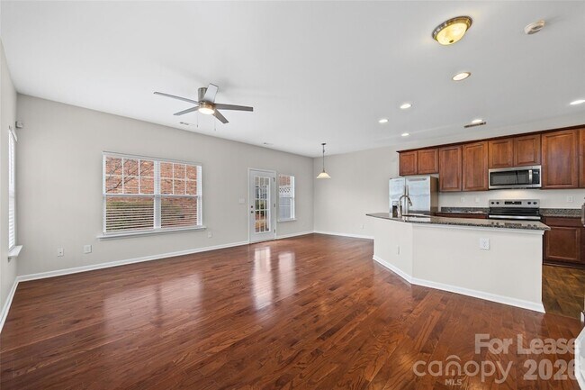 Foto del edificio - 7333 Adare Mews Rd