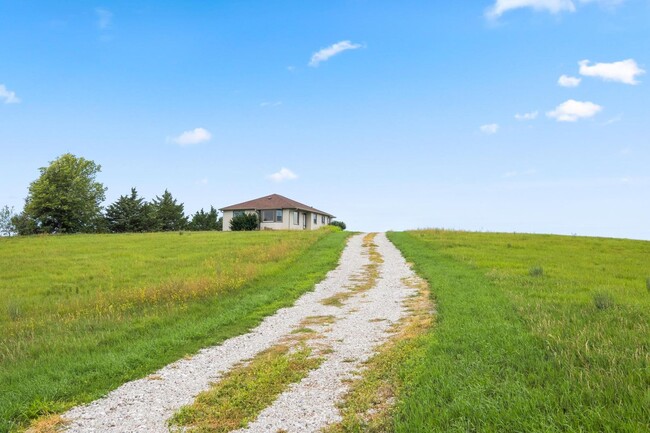 Building Photo - BEAUTIFUL remodeled home with your own vie...