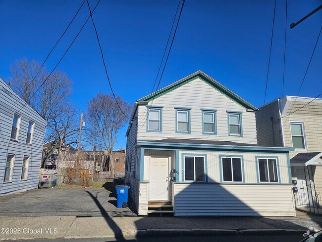 Building Photo - 100 Lancaster St