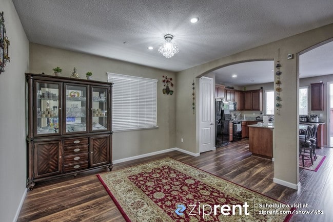 Building Photo - 2243 Toscana Dr