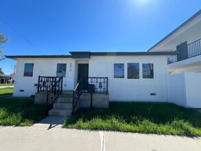 Building Photo - 4814 Hedda St