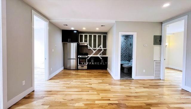 Foto del edificio - 4 bedroom in BROOKLYN NY 11205