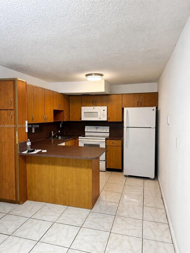 Foto del edificio - 555 NE 123rd St