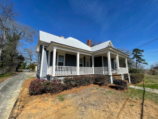 Building Photo - 3/1 House in South Rome $1295