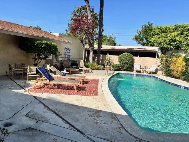 Pool - 10240 Camarillo St