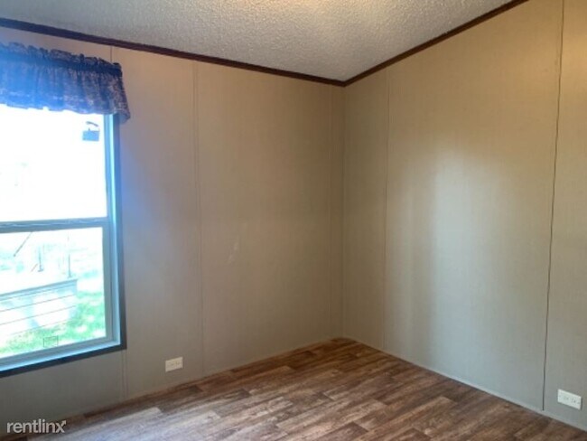 Building Photo - 3 br, 2 bath Mobile Home - 908 NE St John