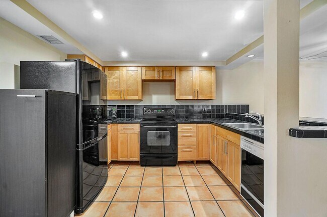 Building Photo - 6559 Chasewood Dr