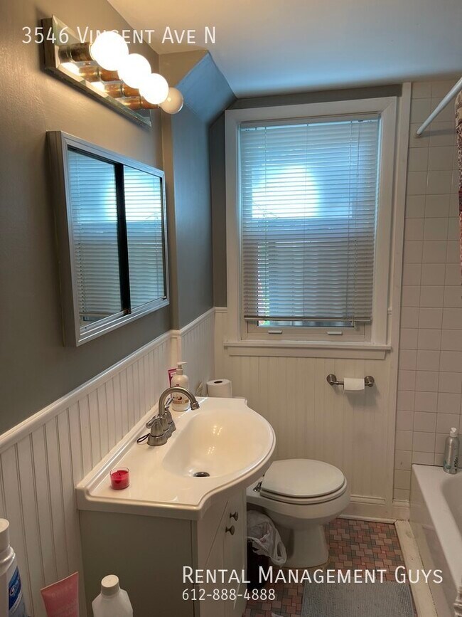 Building Photo - Huge home with good sized bedrooms located...