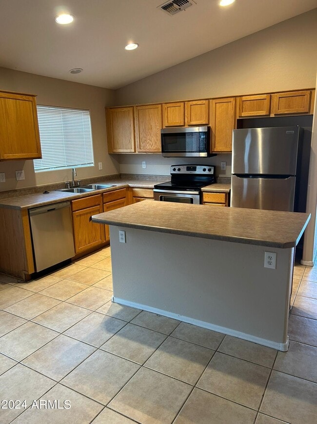 Building Photo - 45525 W Rainbow Dr