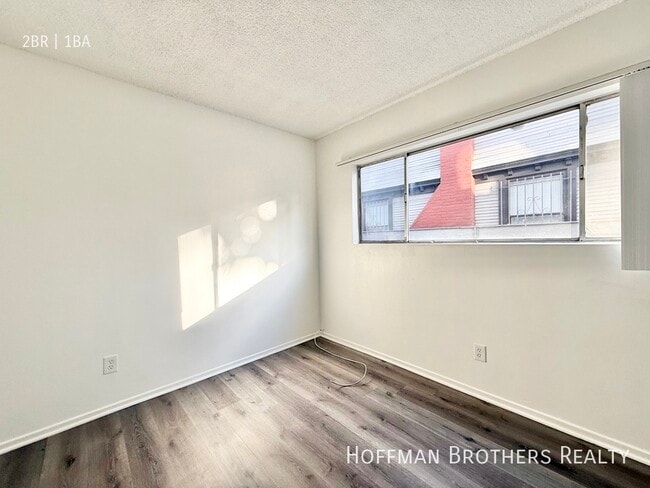 Foto del edificio - 1819 S Oxford Ave