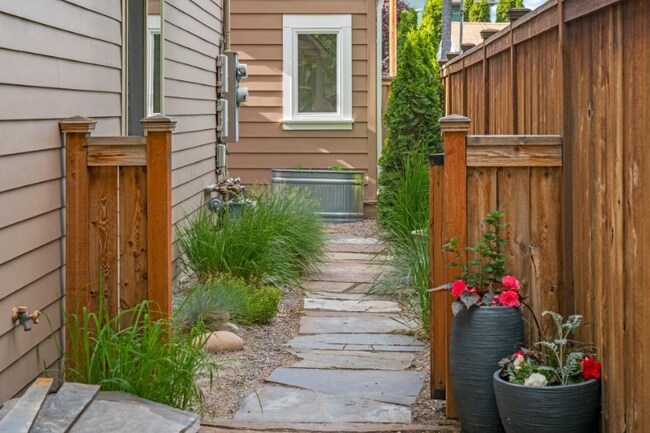 Foto del edificio - 419 S 3rd St W