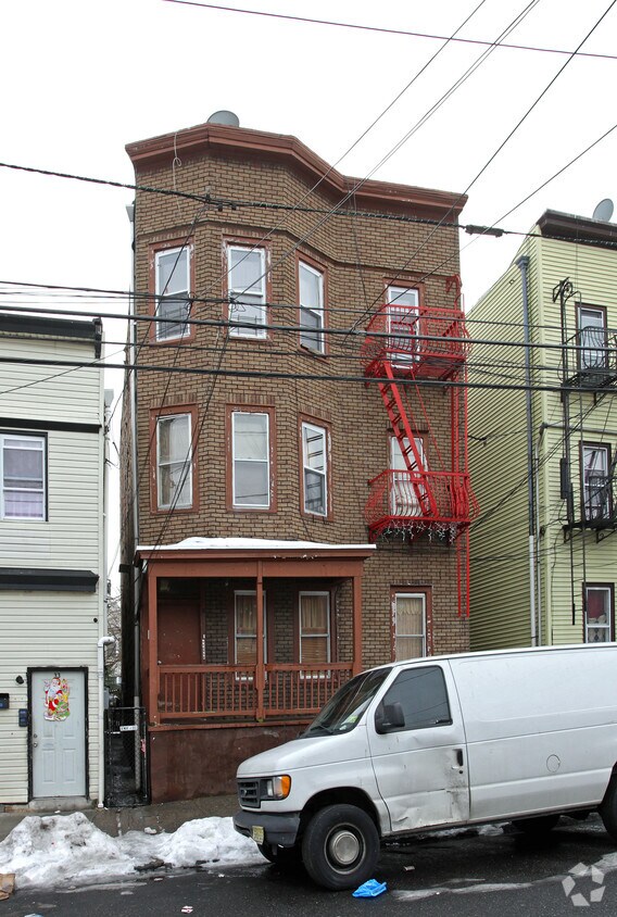 Primary Photo - 35 Jackson St