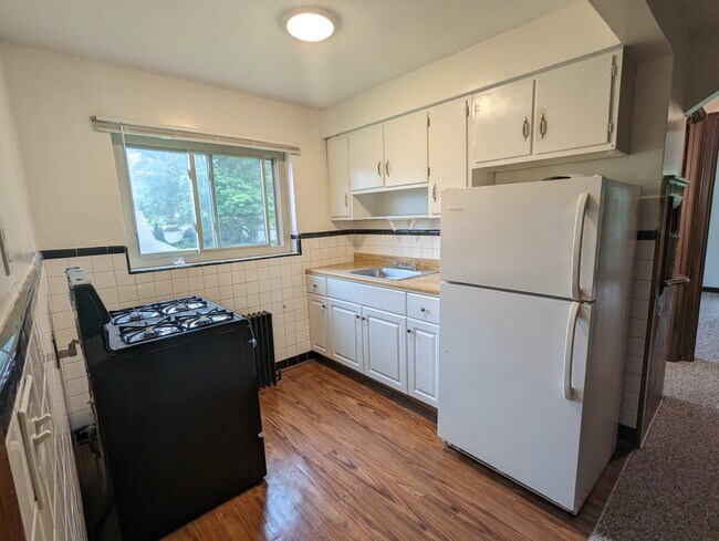 Kitchen - 3964 Kenkel Ave