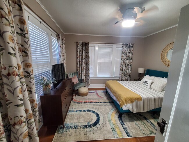 Foto del edificio - 1605 S Elm St