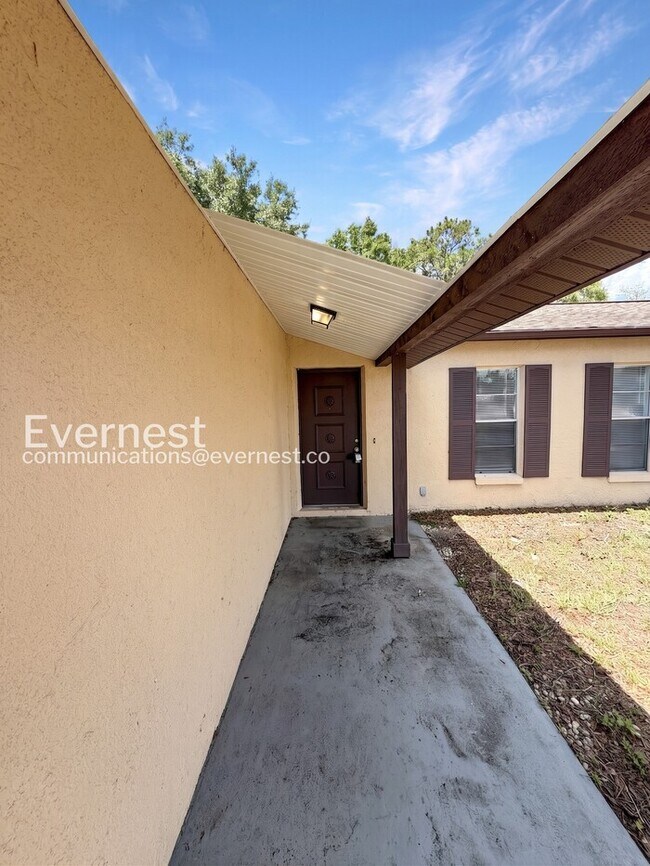 Building Photo - 3 Bed, 2 Bath Home with Spacious Yard and Attached Garage for Rent / Available Soon!
