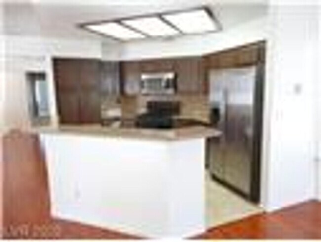 Building Photo - WONDERFUL 3 BEDROOM SINGLE STORY HOME IN T...