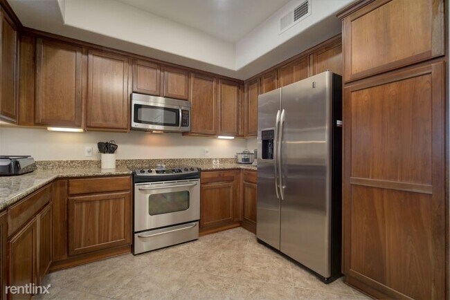 Foto del edificio - 1550 Topanga Ln
