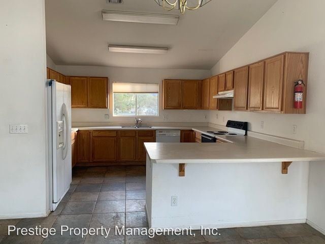 Building Photo - 3 br, 2 bath House - 401 N Calle Rinconado