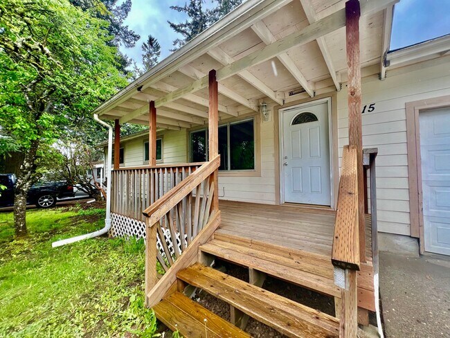 Building Photo - GREAT LAYOUT! LARGE PORTLAND HOME W/BONUS ...