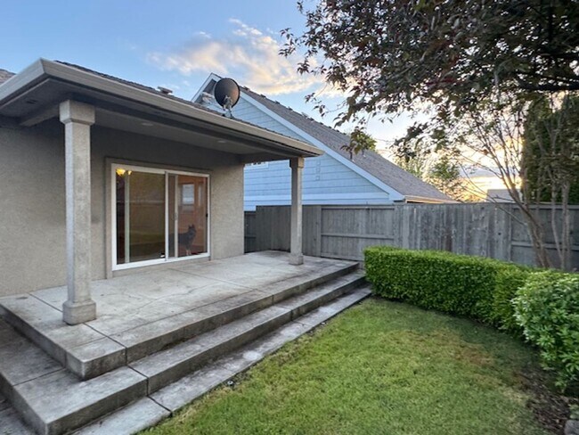 Building Photo - 3 BR + BONUS ROOM IN DESIREABLE SOUTHEAST MEDFORD
