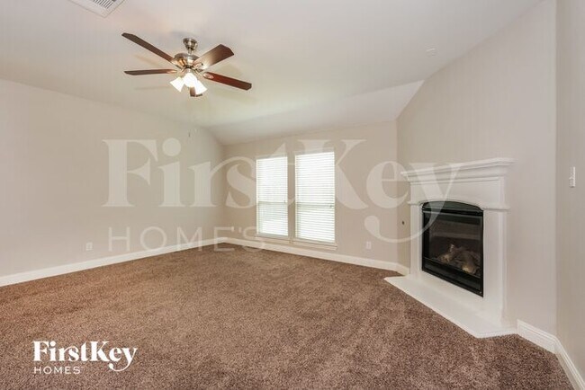 Foto del edificio - 4413 Lakeview Dr