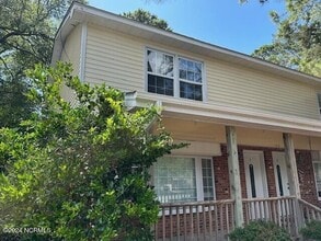 Building Photo - 422 E Leonard St