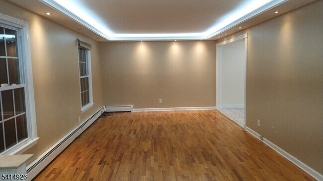 Foto del edificio - 822 Pompton Ave