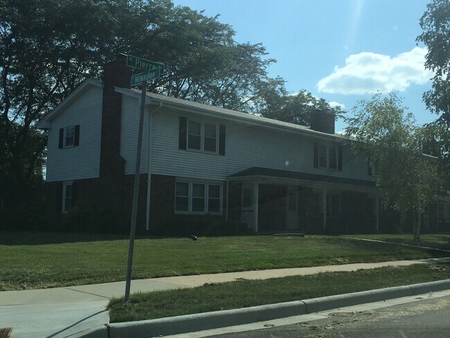 Building Photo - 201 W Pierre Ln