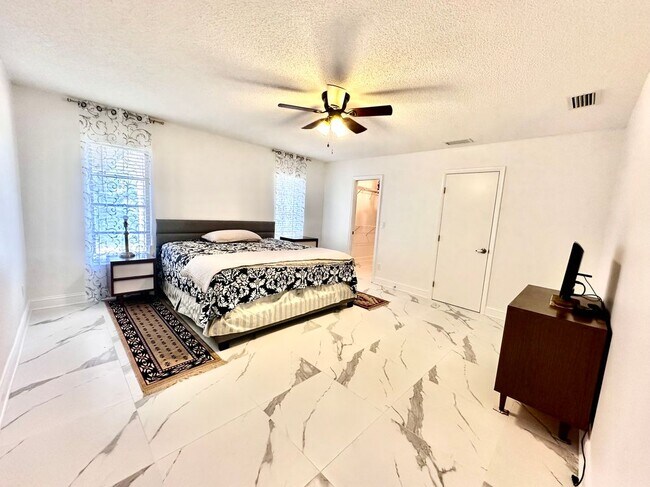 Building Photo - 756 Darwin Rd