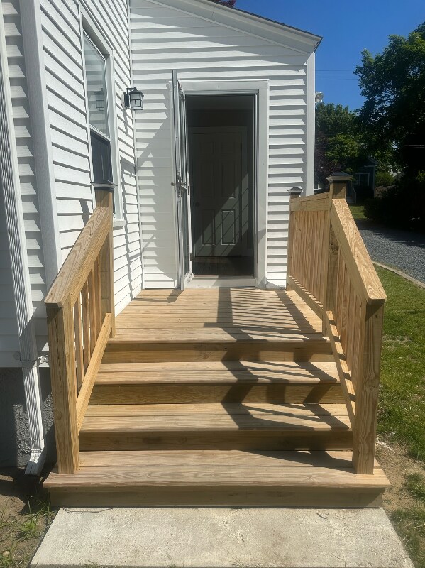 Building Photo - 550 Maple Ave