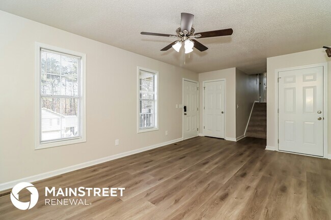 Foto del edificio - 211 Hampton Dr