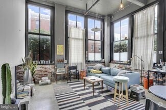 Building Photo - 1701 Tulip St