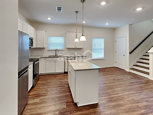 Foto del edificio - 94 Shelby Ct